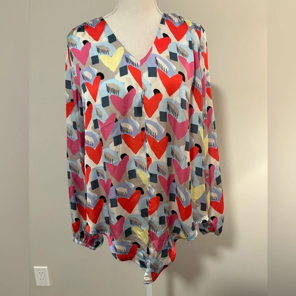 Tristan Multicolor Abstract Heart Print Tie Front V Neck Blouse Size M - Picture 8 of 14